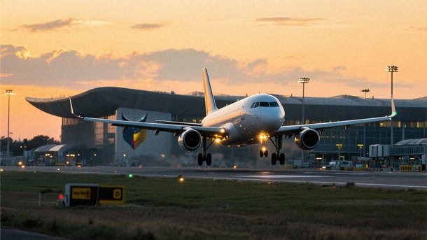 Avion aterizând în România